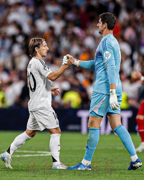 皇马国家德比大名单:库尔图瓦缺席 本泽马在列